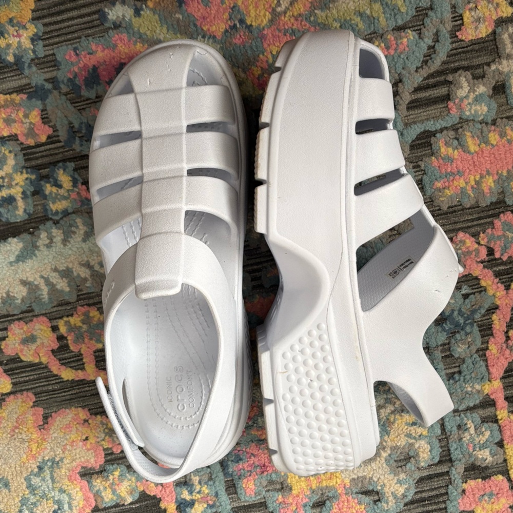 Crocs platform fishermen sandals, women’s size 9. Light blue